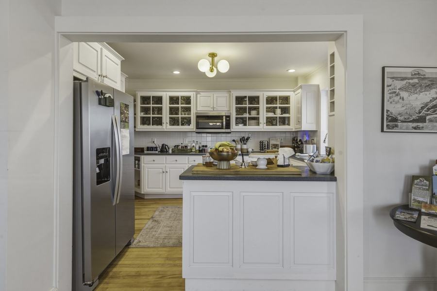 Guest kitchen at Admiral's Quarters