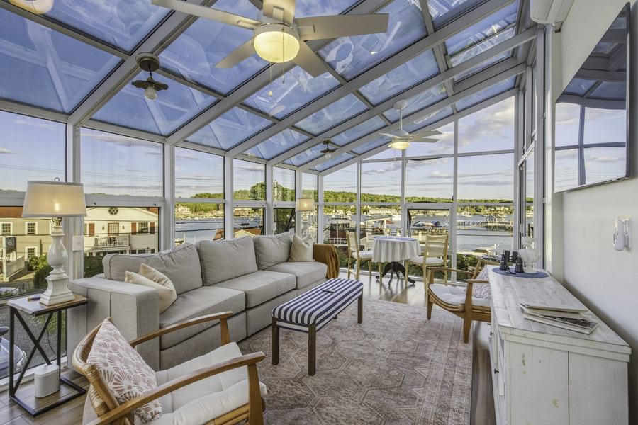 Solarium looking over the harbor