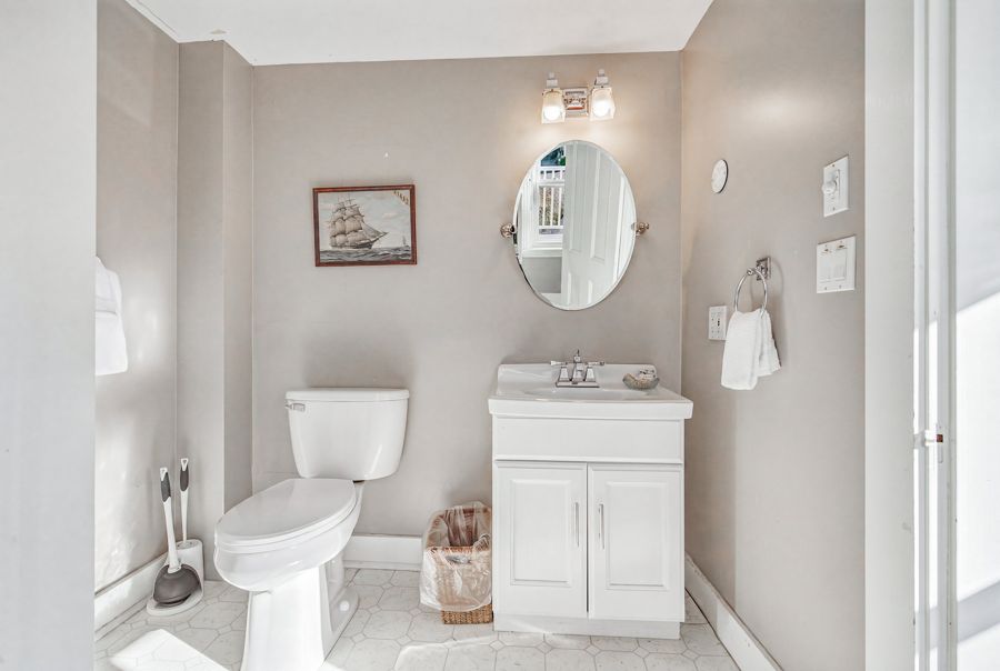 Bathroom vanity