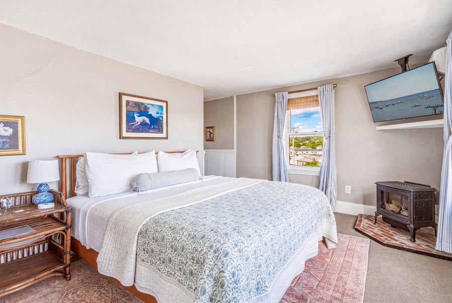 King bed, stove and the harbor window